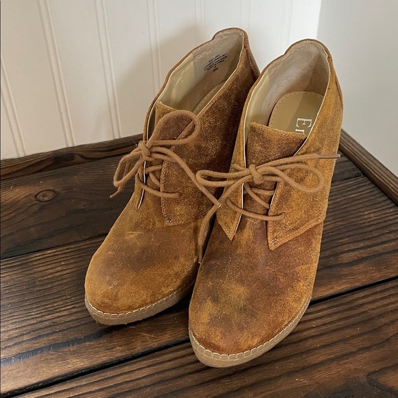 New Enzo Angiolini Eaflory Distressed Leather Wedge Ankle Boots - Picture 5 of 7